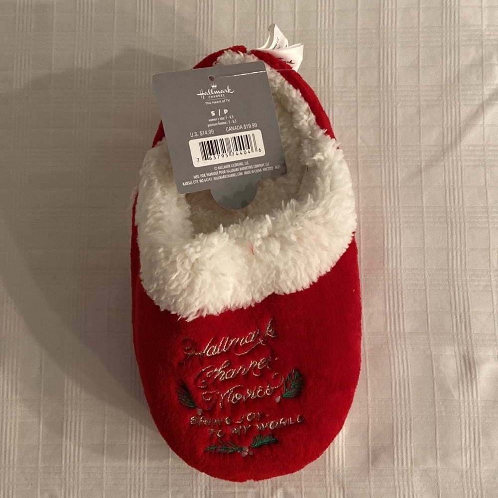 Hallmark Channel Adult Christmas 🎄 slippers ‘Hallmark Channel Movies’ 🎥